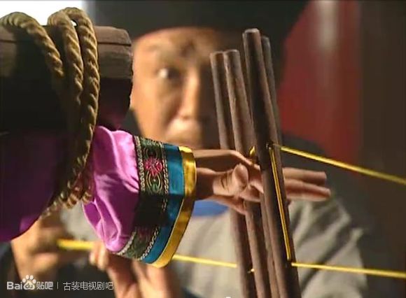 日本女犯的十二大酷刑图片 日本女囚犯的刑法图片(3)(点击浏览下一张趣图)