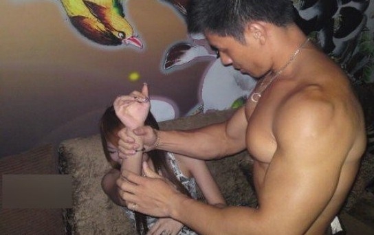 亿万富婆图片富婆招聘男保姆真实图片(2)(点击浏览下一张趣图)
