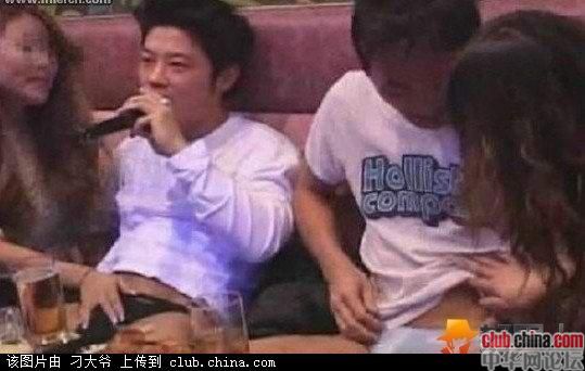 50多富婆爱上小22小伙真实图片求几个富婆微信群内部图片(5)(点击浏览下一张趣图)