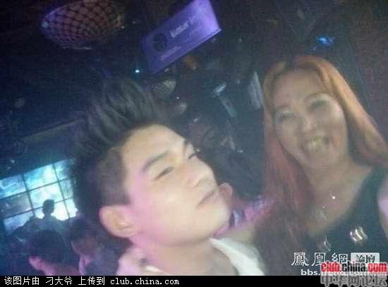 酒吧男模穿着打扮图片夜场男模陪客技巧真实图片(2)(点击浏览下一张趣图)