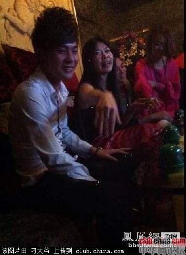 酒吧男模穿着打扮图片夜场男模陪客技巧真实图片(3)(点击浏览下一张趣图)