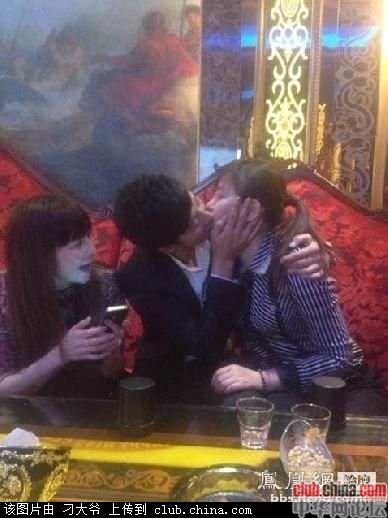 酒吧男模穿着打扮图片夜场男模陪客技巧真实图片(4)(点击浏览下一张趣图)