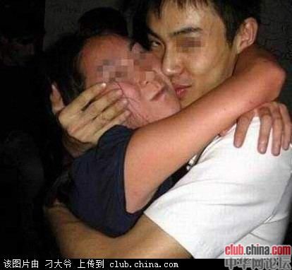 酒吧男模穿着打扮图片夜场男模陪客技巧真实图片(5)(点击浏览下一张趣图)