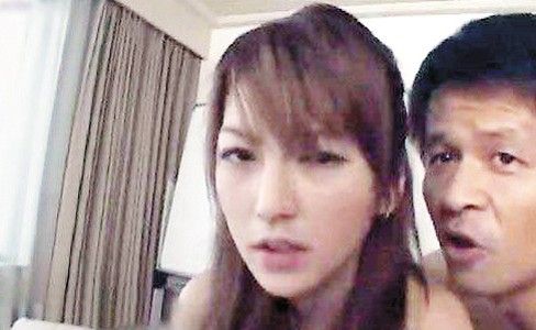 毕福剑睡董卿的照片曝光毕福剑与王二妮睡觉(点击浏览下一张趣图)