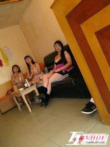 妇女为老人服视频动态图四十岁的女人失足妇女(点击浏览下一张趣图)