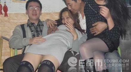 玩中年离异妇女图片无意看到的失足妇女(点击浏览下一张趣图)