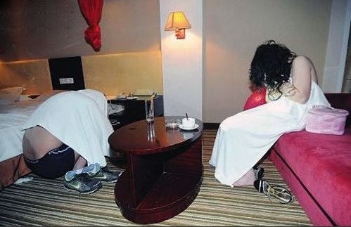 村医玩留守村妇图片留守媳妇(点击浏览下一张趣图)