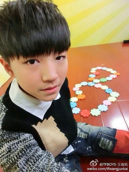王俊凯机场狂跑找王源tfboys卸妆后照片(点击浏览下一张趣图)