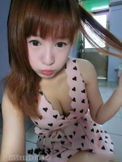 裸模大赛视频图片大妈参加胸模大赛(4)(点击浏览下一张趣图)