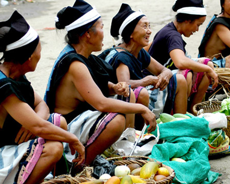 白裤瑶族女人视频白裤瑶族年轻女人图片(点击浏览下一张趣图)