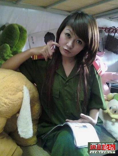越南女兵常裸身洗澡图片女兵妇科体检图片(3)(点击浏览下一张趣图)
