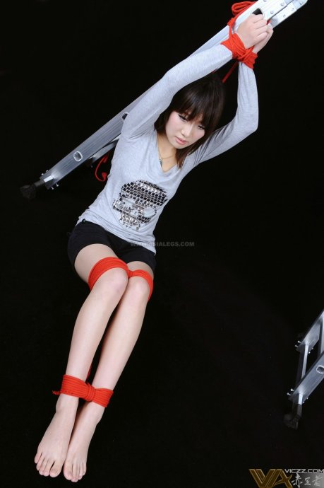 男生用绳子勒女生裆部图片bdsm愉虐绳宴(点击浏览下一张趣图)