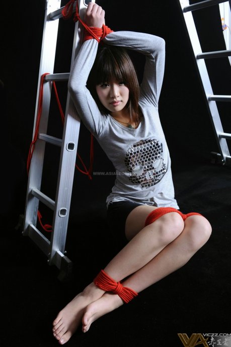 男生用绳子勒女生裆部图片bdsm愉虐绳宴(5)(点击浏览下一张趣图)