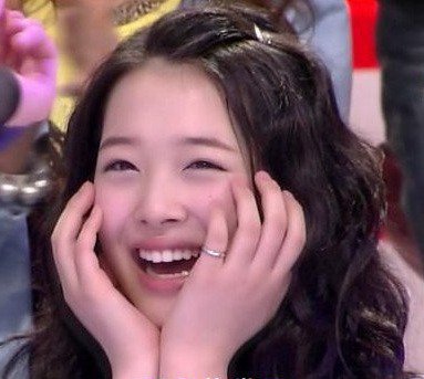 崔雪莉ktv照片事件崔雪莉ins动态图(3)(点击浏览下一张趣图)
