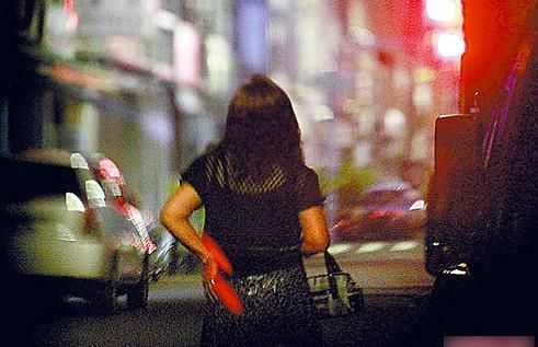 暗访10元一次失足妇女图片桑拿失足女性服务视频(4)(点击浏览下一张趣图)