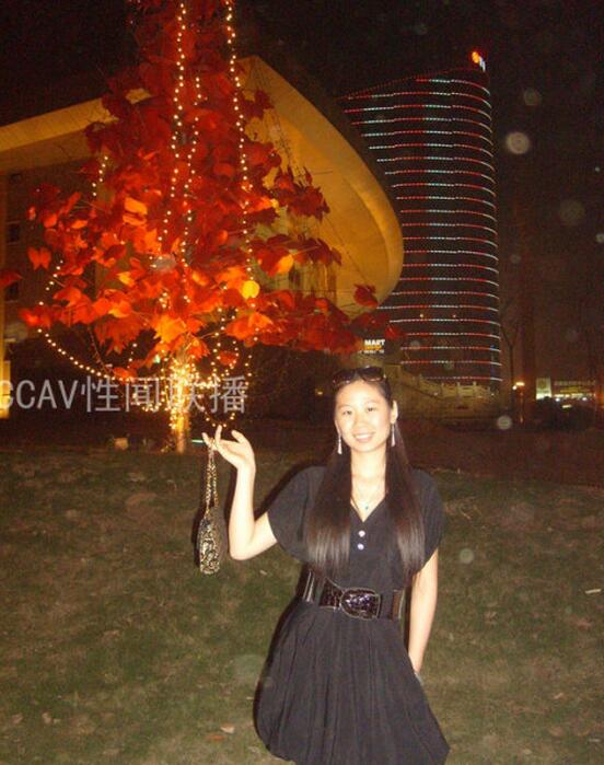 庐江官员不雅门事照图 庐江女一号何婷婷(2)(点击浏览下一张趣图)