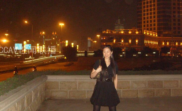 庐江官员不雅门事照图 庐江女一号何婷婷(3)(点击浏览下一张趣图)