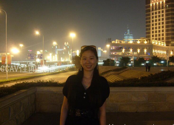 庐江官员不雅门事照图 庐江女一号何婷婷(4)(点击浏览下一张趣图)