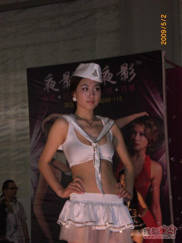 没有穿衣服的时装秀高清图片 2015深圳内衣秀高清(4)(点击浏览下一张趣图)