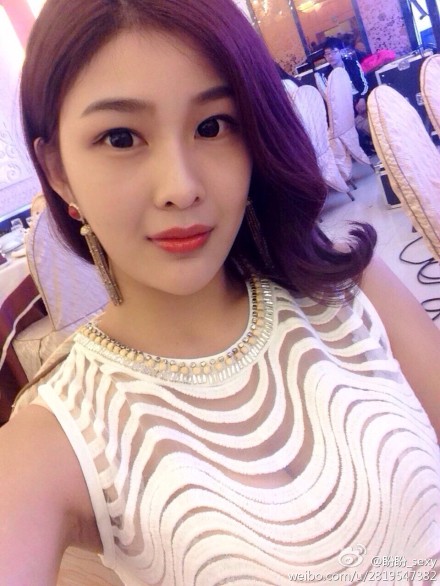昆明三对夫妇全套p 闫盼盼全套艳照(3)(点击浏览下一张趣图)