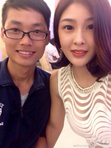 昆明三对夫妇全套p 闫盼盼全套艳照(4)(点击浏览下一张趣图)