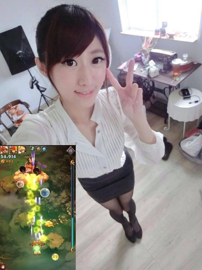 艺人写真中国红图片 台湾艺人梁凯莉写真书(6)(点击浏览下一张趣图)
