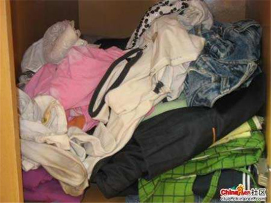 女生宿舍穿过的脏内裤图片 美女穿过没洗的脏内裤(5)(点击浏览下一张趣图)