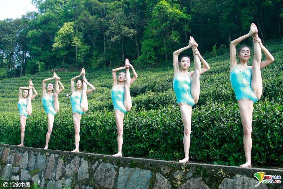小女孩牛仔裤显阴沟 最新见黑毛柔术视频(点击浏览下一张趣图)