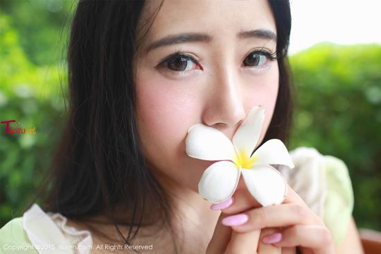 成都美女pk重庆美女 街拍烈日下重庆美女(7)(点击浏览下一张趣图)