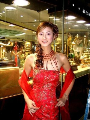 伪娘变装过程图 伪娘化妆穿戴过程视频(3)(点击浏览下一张趣图)