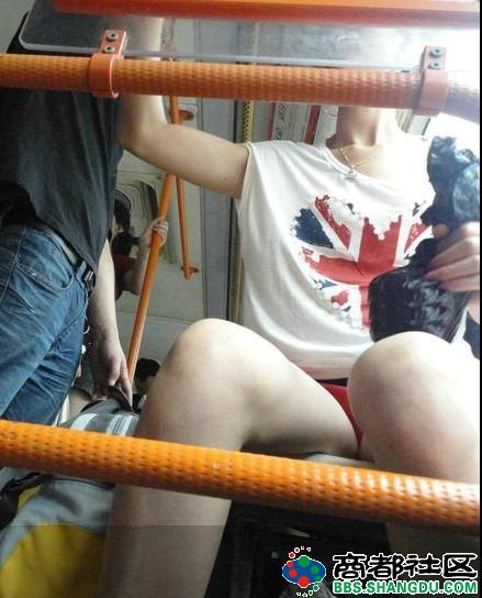 透过同桌袖口看见胸罩 袖口看见罩图(5)(点击浏览下一张趣图)