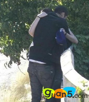 暮光女第二波偷腥照：暮光女偷腥被吻遍全身完整图片(3)(点击浏览下一张趣图)