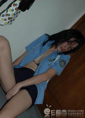 冠希吸阿娇床罩照：转载艳照门原照 阿娇被舔全套照片(7)(点击浏览下一张趣图)