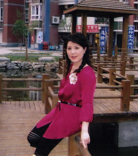 附近500米单身美女 女士征婚有照片电话 离异女士征婚图片(3)(点击浏览下一张趣图)