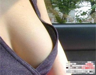 夏天美女不喜欢穿内裤图片欣赏：公交上女人忘穿内裤(4)(点击浏览下一张趣图)