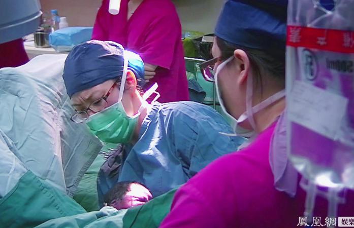 女人从哪里生孩子视频图解：女人生孩子视频播放(5)(点击浏览下一张趣图)