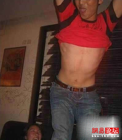 富婆20万睡小22岁小伙视频完整版：亿万富婆图片(3)(点击浏览下一张趣图)