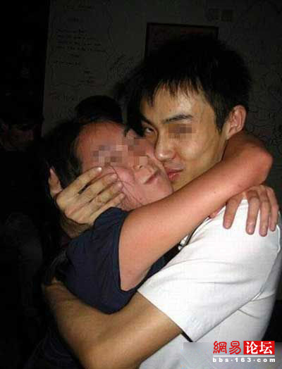 求几个富婆微信群内部图片：富婆招聘男保姆 富婆点特图自动更新(7)(点击浏览下一张趣图)