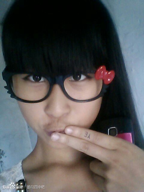  00后小学生私房照  00后女神夏琦薇图片(4)(点击浏览下一张趣图)