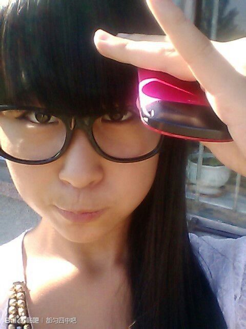  00后小学生私房照  00后女神夏琦薇图片(5)(点击浏览下一张趣图)