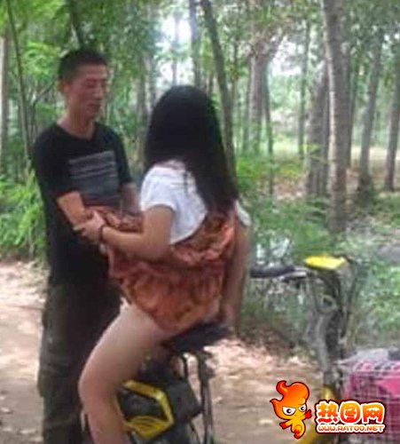 农村留守妇女与狗图 留守妇女的风流韵事(2)(点击浏览下一张趣图)