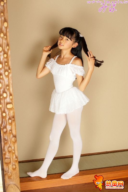 小女孩穿丝袜过程视频 小女孩穿白色连裤袜(点击浏览下一张趣图)