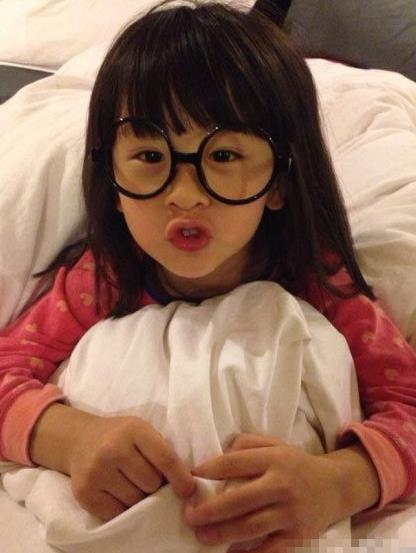 黄磊女儿多多照片(点击浏览下一张趣图)