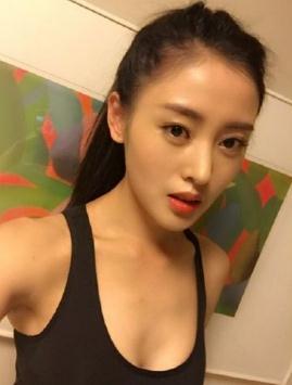 张天爱乳环图片截图 张天爱露酥胸图(点击浏览下一张趣图)