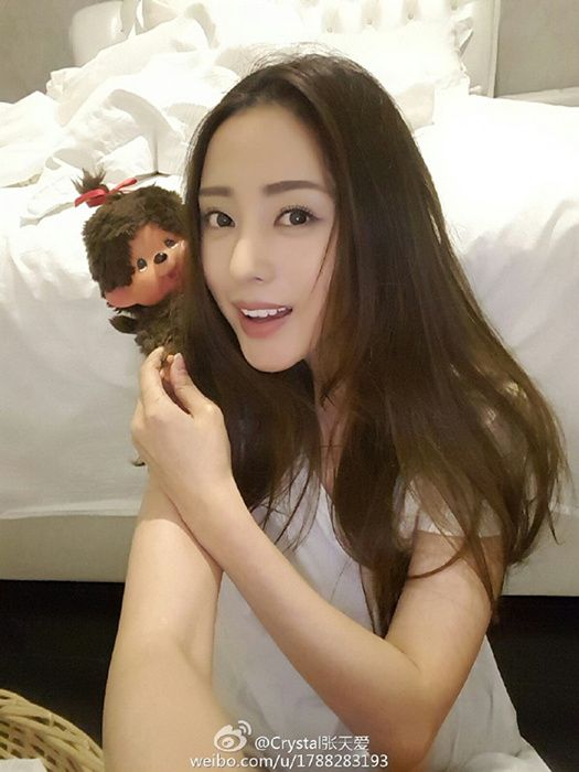 张天爱乳环图片截图 张天爱露酥胸图(2)(点击浏览下一张趣图)