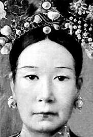 慈禧太后年轻真容图片(4)(点击浏览下一张趣图)