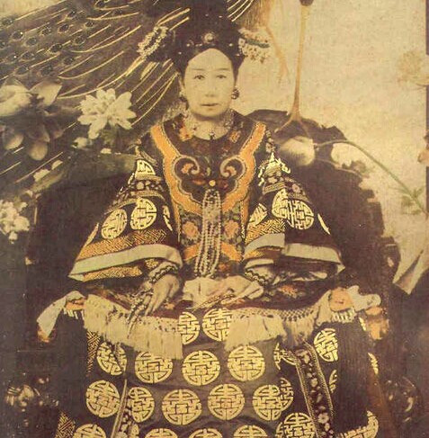 慈禧太后年轻真容图片(5)(点击浏览下一张趣图)
