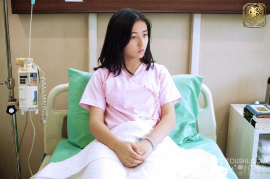 张子枫抱王俊凯图 王源被同桌强吻(3)(点击浏览下一张趣图)