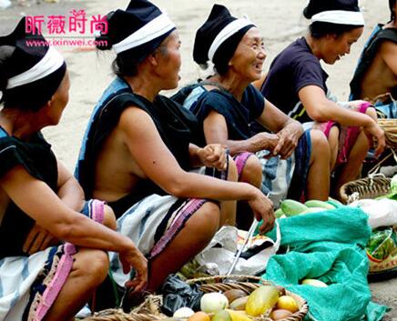 广西白裤瑶族女孩图片 白裤瑶族真实生活视频(5)(点击浏览下一张趣图)