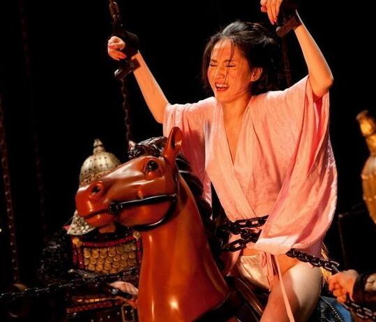 历史上对女人用的酷刑图：古代惩罚女犯的阴邢 古代酷刑中针对女性(6)(点击浏览下一张趣图)